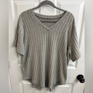 Tunic V-Neck Ribbed Short-Sleeve Top - Gray